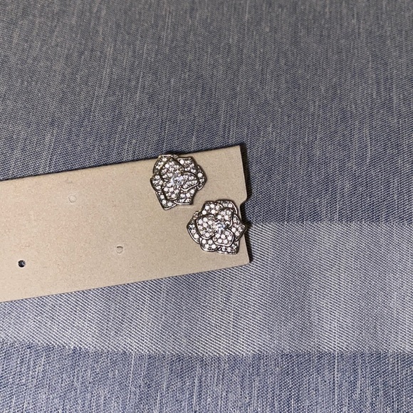 Rose shaped earrings - Picture 1 of 3